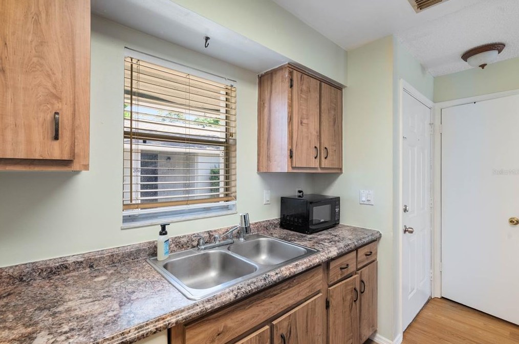 205 Dorchester Sq, Lake Mary FL  32746-4216 exterior