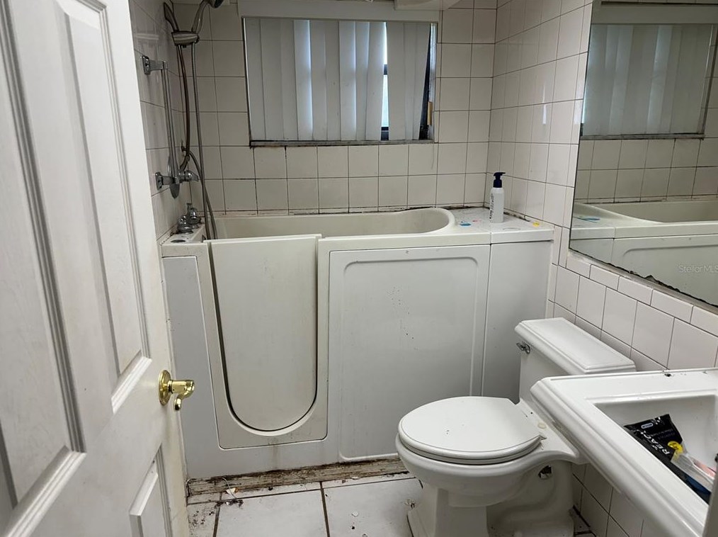 2105 Messina Ave, Orlando FL 32811-5534 exterior