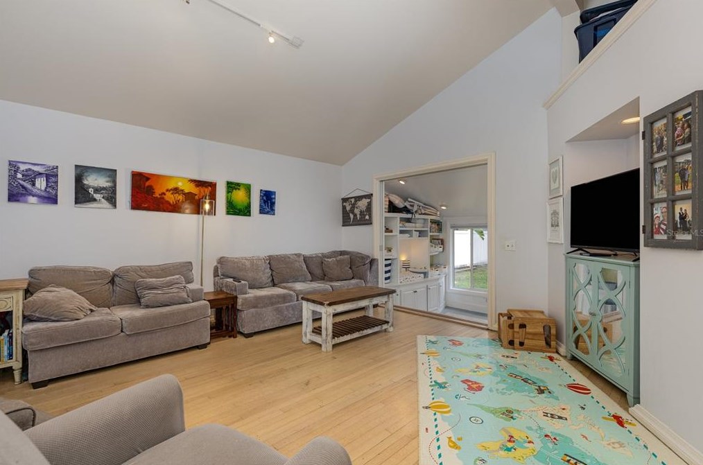 2422 Musselwhite Ave, Orlando FL  32804-5014 exterior