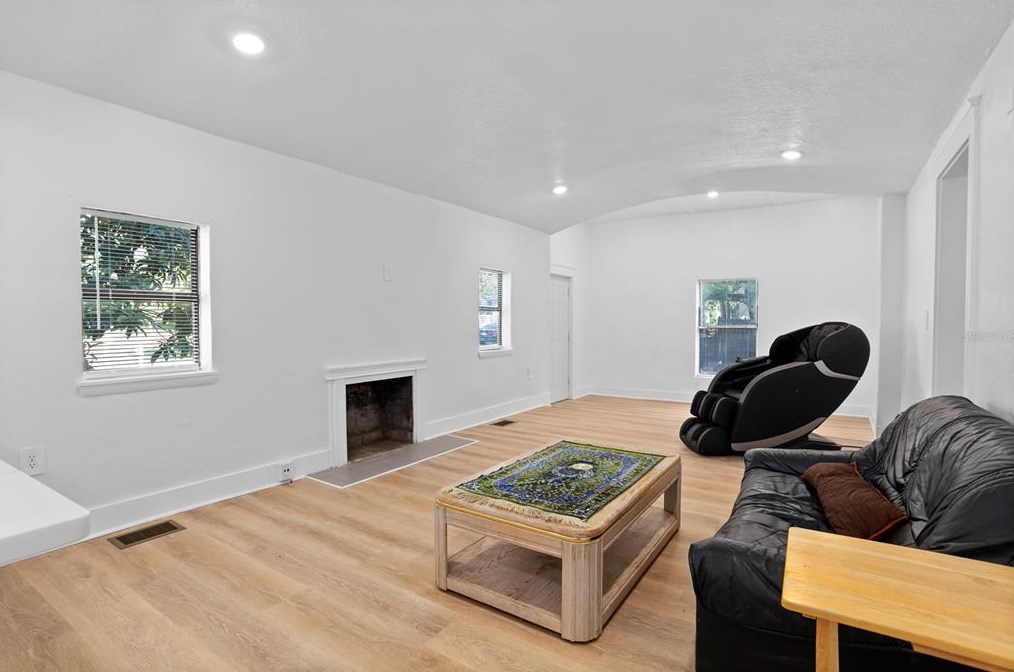 112 Avocado, Sanford FL  32771-2353 exterior