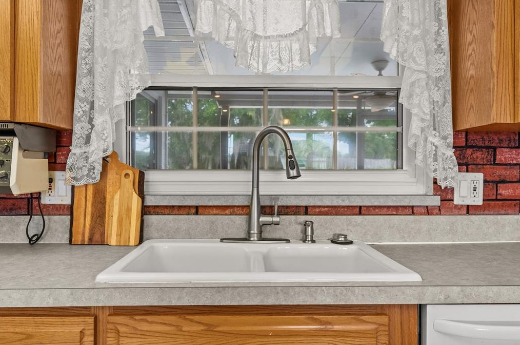 526 Parkwood Ct, Altamonte Springs FL 32714 exterior