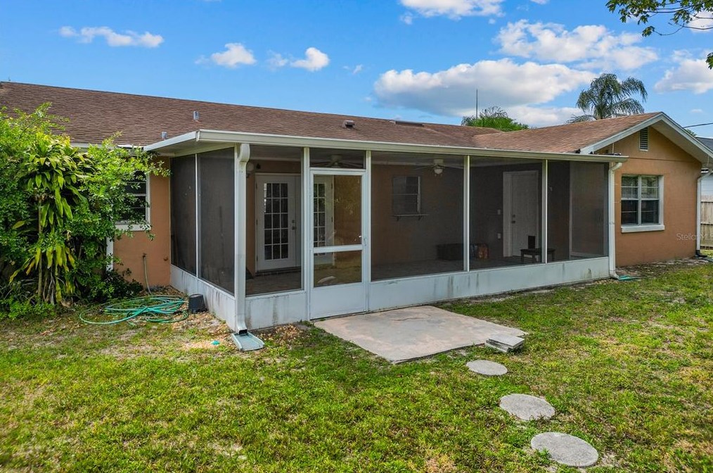 812 Yellowbird Ave, Deltona FL  32725-7425 exterior