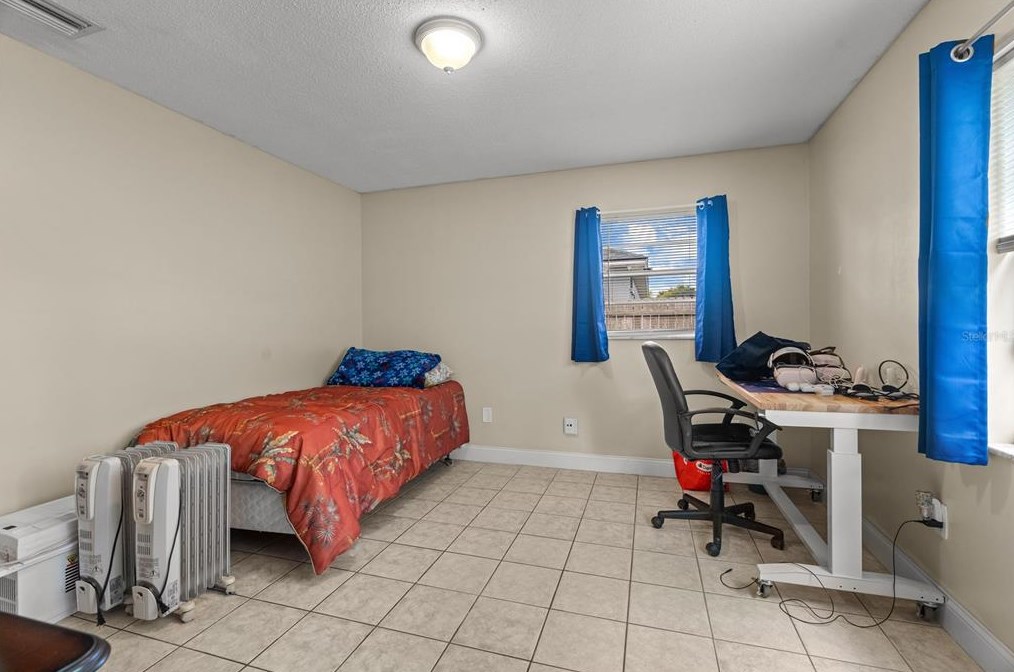 812 Yellowbird Ave, Deltona FL  32725-7425 exterior