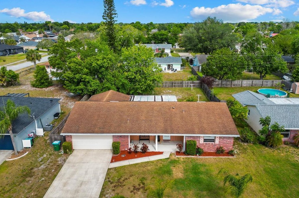 812 Yellowbird Ave, Deltona FL  32725-7425 exterior