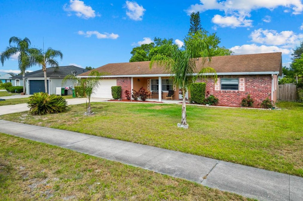 812 Yellowbird Ave, Deltona FL  32725-7425 exterior