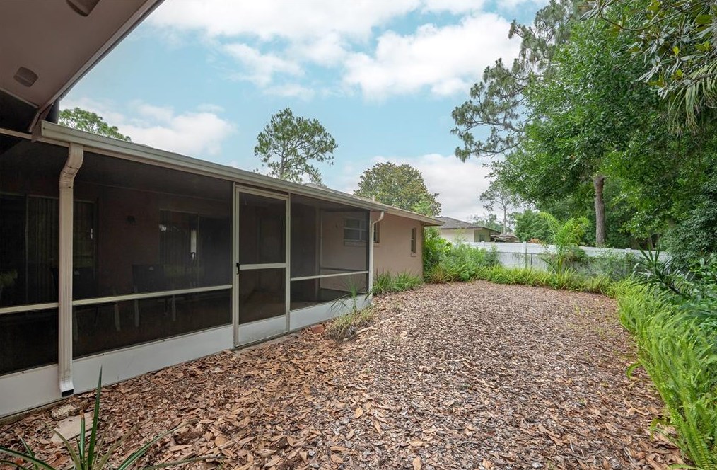 111 Eastern Frk, Longwood FL  32750-2781 exterior