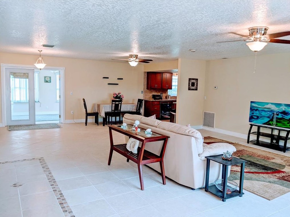 42 Lantana Dr, De Bary FL  32713-2449 exterior