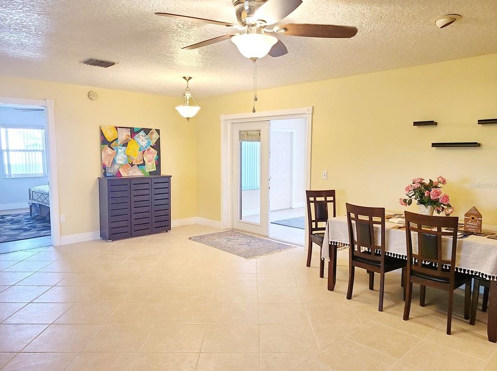 42 Lantana Dr, De Bary FL  32713-2449 exterior