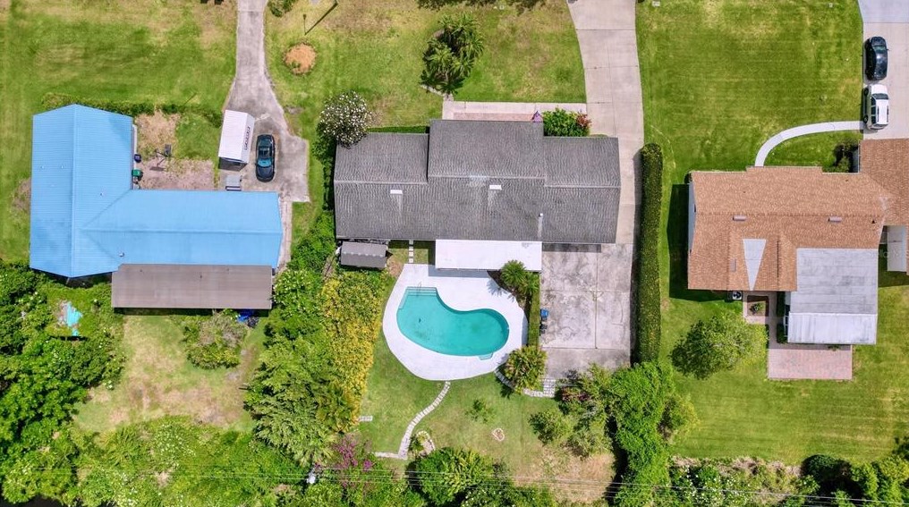 1308 Pinar Dr, Orlando FL  32825-7823 exterior