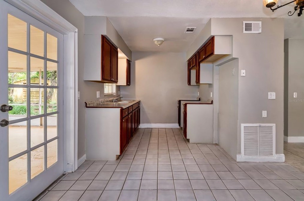 7125 Clarcona Ocoee Rd, Orlando FL 32818-1227 exterior