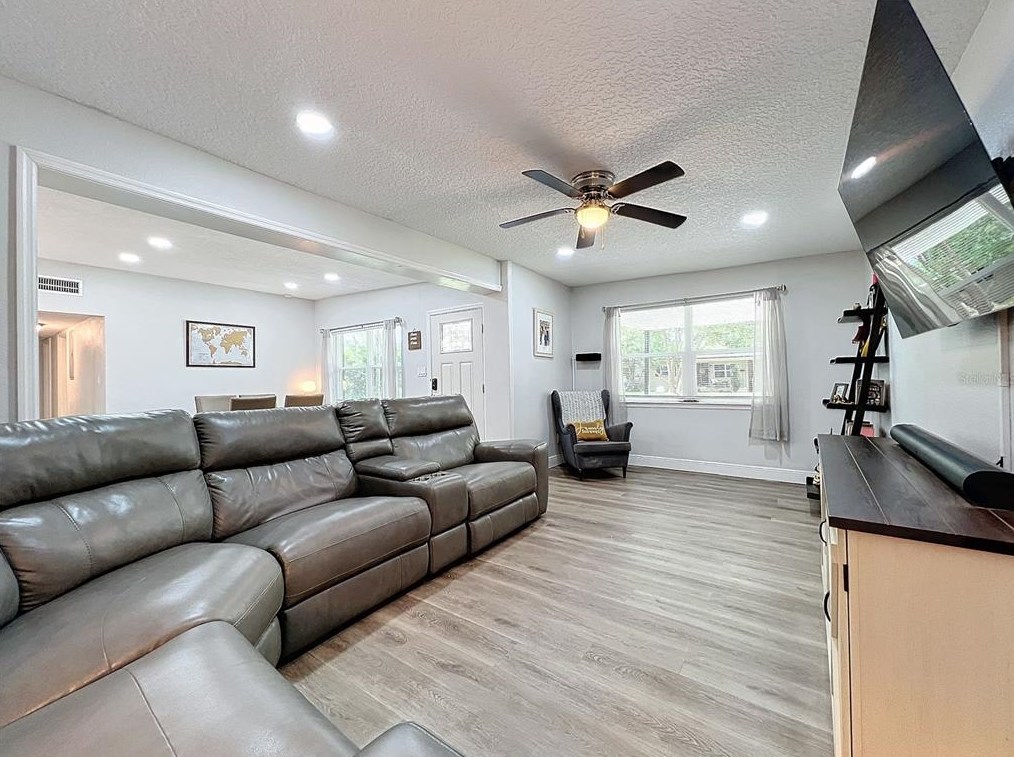 4210 Haverstraw Ave, Orlando FL 32812-5817 exterior