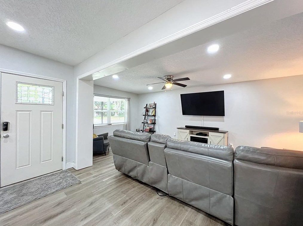 4210 Haverstraw Ave, Orlando FL 32812-5817 exterior