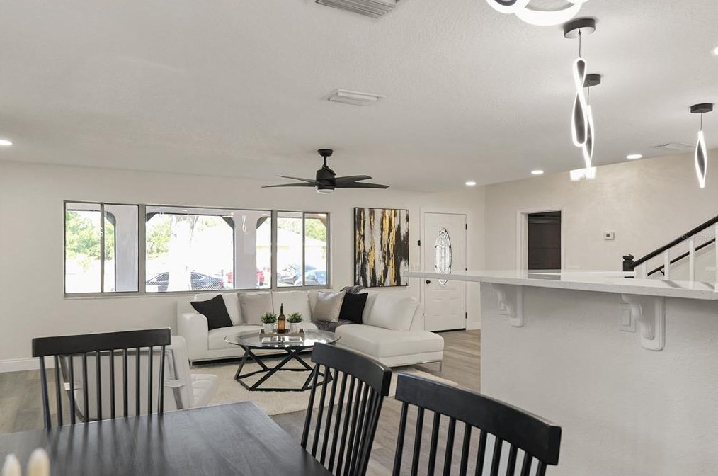 852 Pinewood St, Daytona Beach FL  32117-4574 exterior