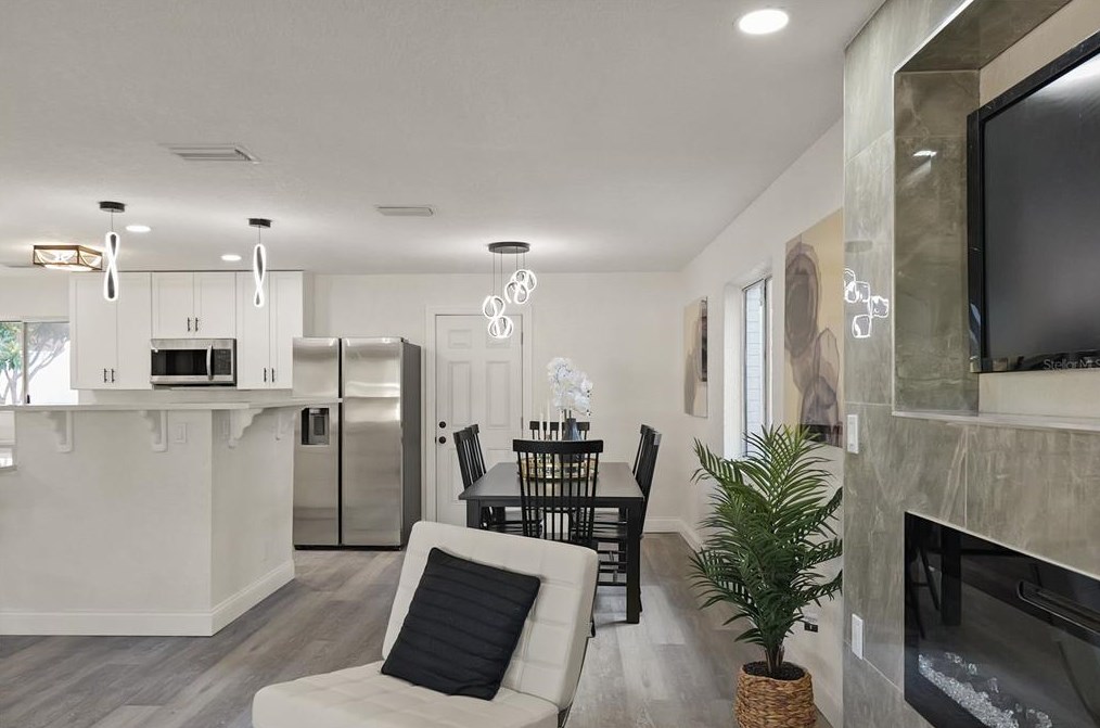 852 Pinewood St, Daytona Beach FL  32117-4574 exterior