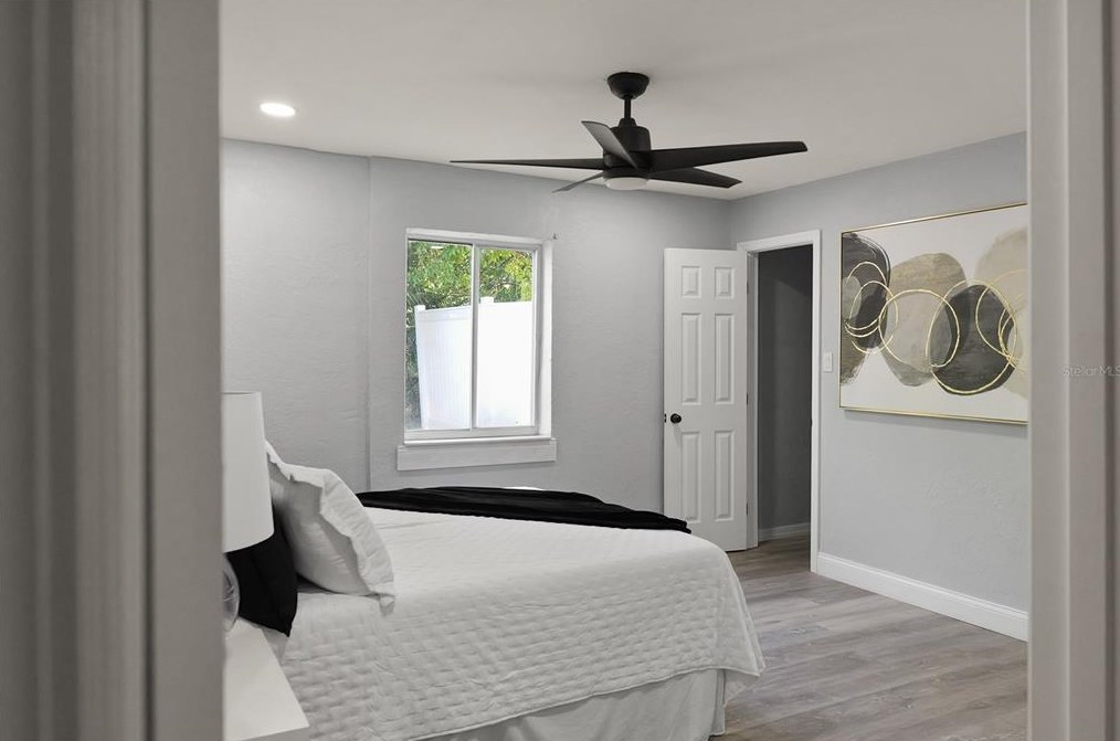 852 Pinewood St, Daytona Beach FL  32117-4574 exterior