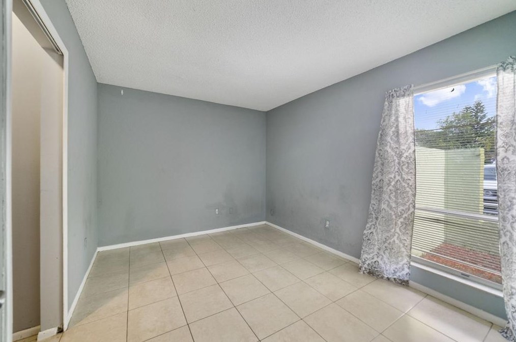 3293 Split Willow Dr, Orlando FL  32808-3736 exterior