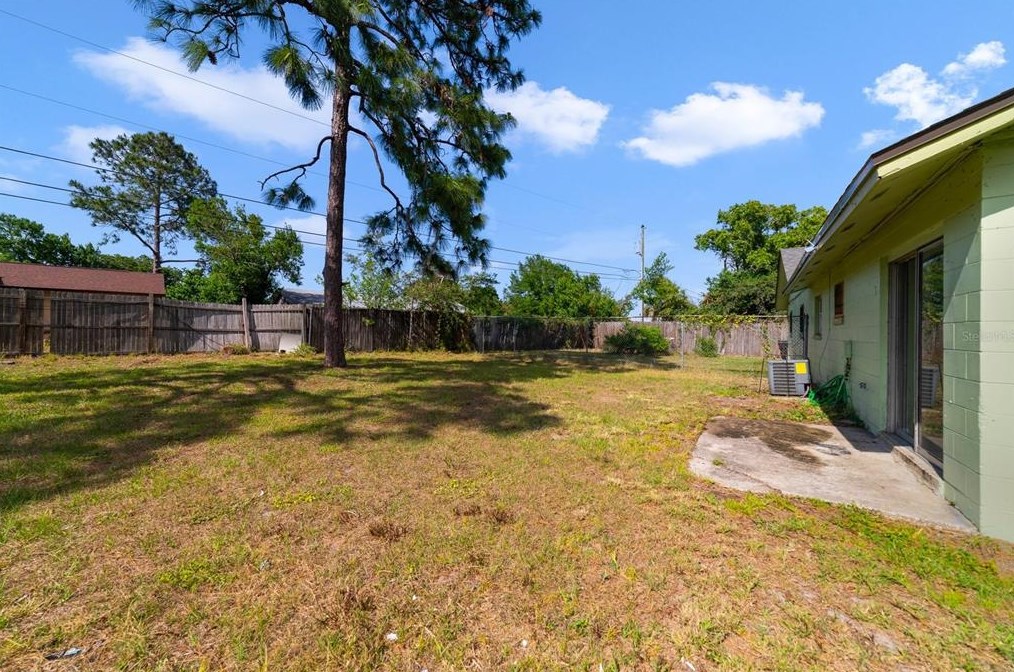 3293 Split Willow Dr, Orlando FL  32808-3736 exterior
