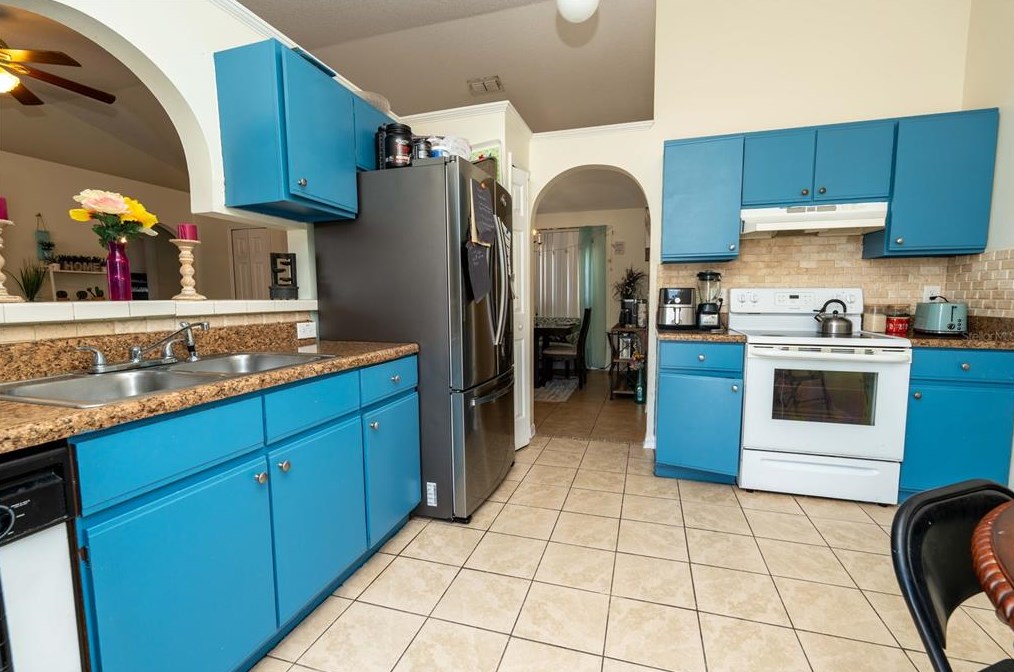 201 Cross Creek Rd, Davenport FL  33837-4701 exterior