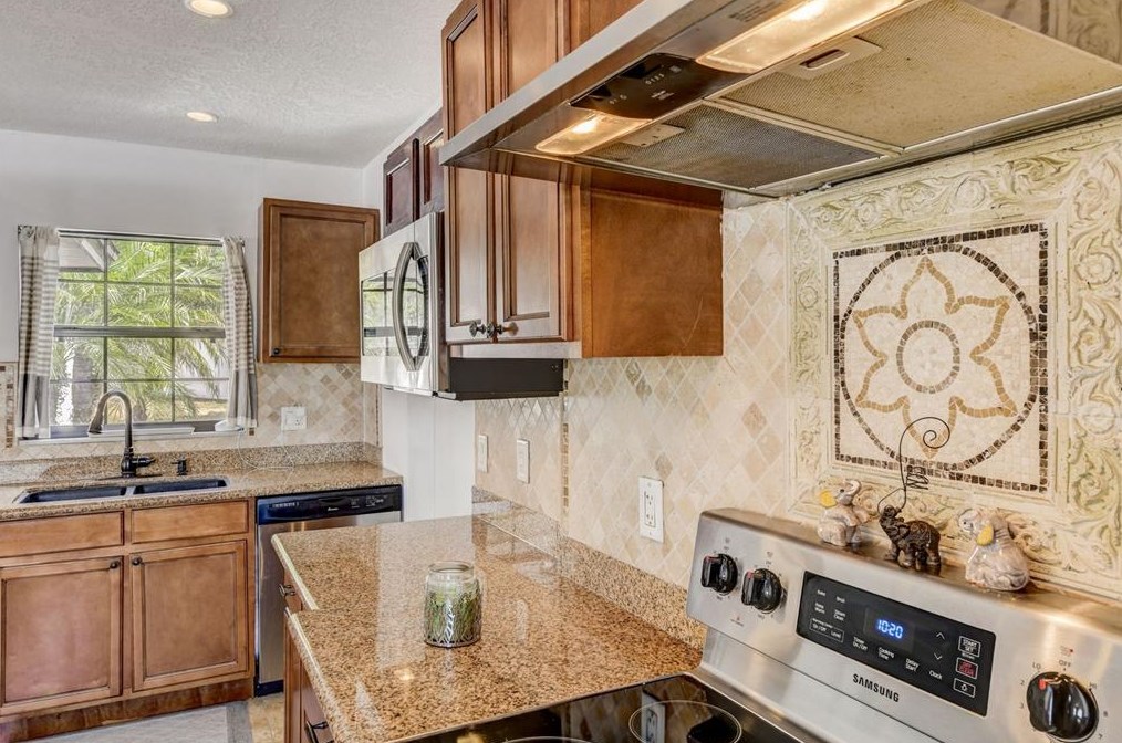 602 Bryan Ct, Altamonte Springs FL 32701-6301 exterior