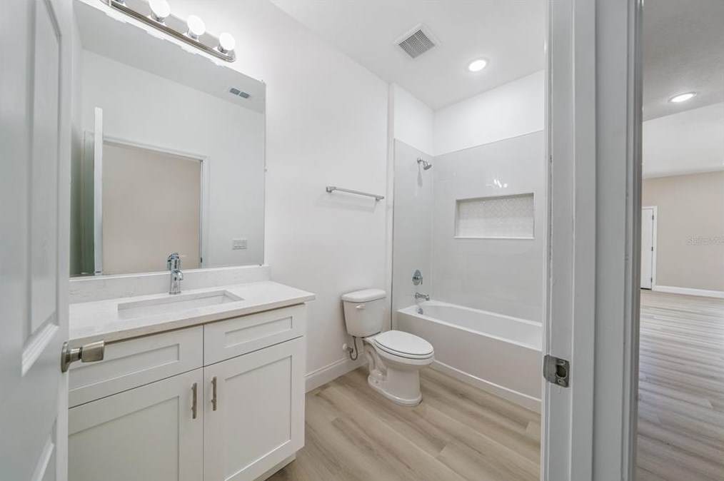 215 Hubbard Ave, Deland FL  32720-6710 exterior