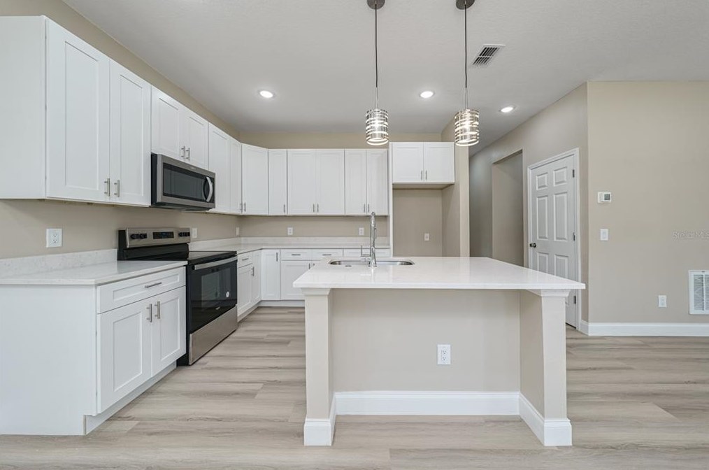 215 Hubbard Ave, Deland FL  32720-6710 exterior