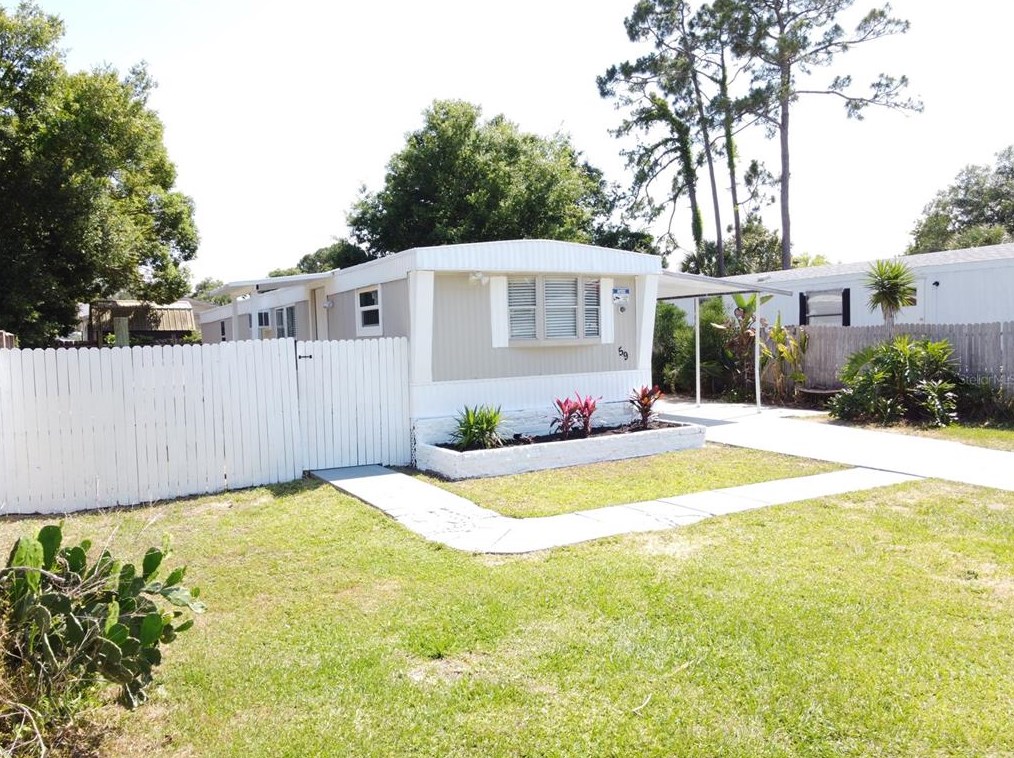 59 Lawrence Ct, Daytona Beach FL  32127-6011 exterior