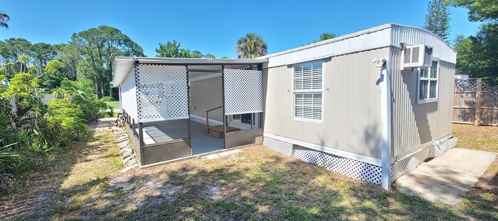 59 Lawrence Ct, Daytona Beach FL  32127-6011 exterior