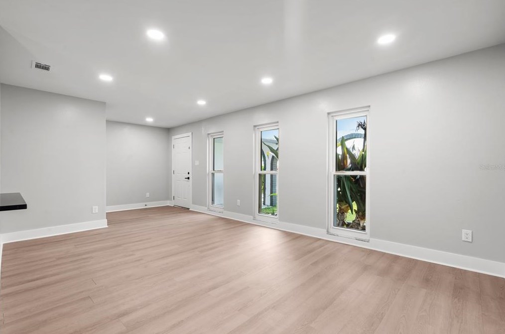 1808 Paradise Dr, Kissimmee FL 34741-2013 exterior