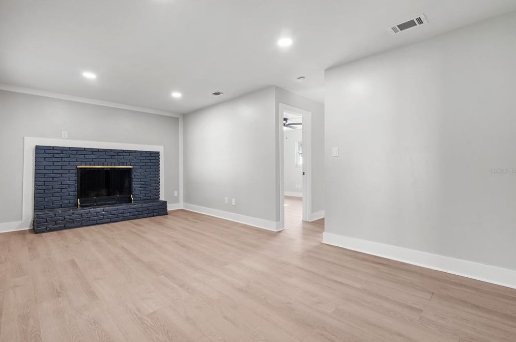 1808 Paradise Dr, Kissimmee FL 34741-2013 exterior