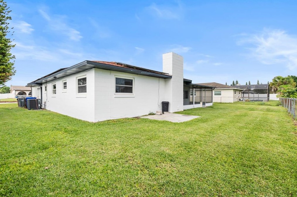 1808 Paradise Dr, Kissimmee FL 34741-2013 exterior