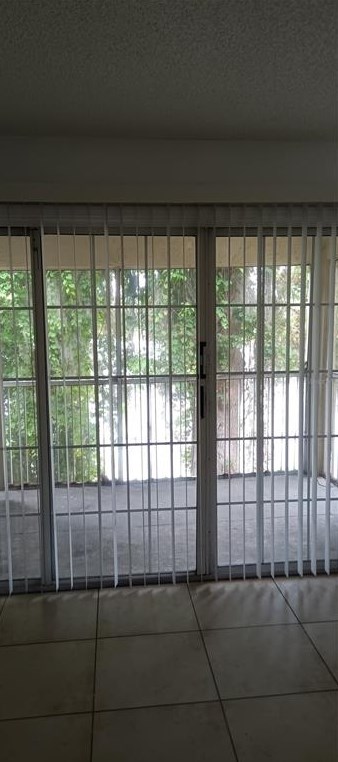 4148 Versailles Dr, Orlando FL  32808-2288 exterior