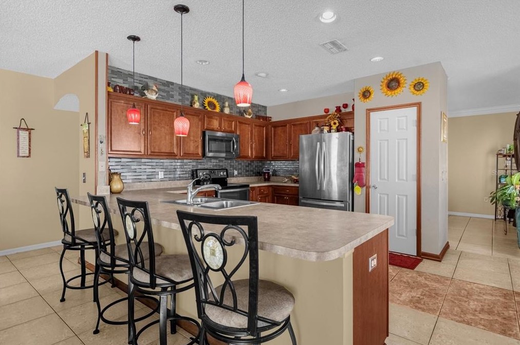 217 Beckenham Dr, Kissimmee FL 34758-4217 exterior