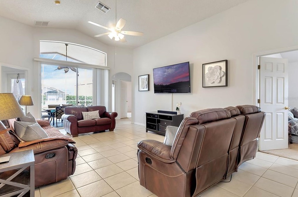 237 Kimberly Point Dr, Davenport FL  33837-3884 exterior