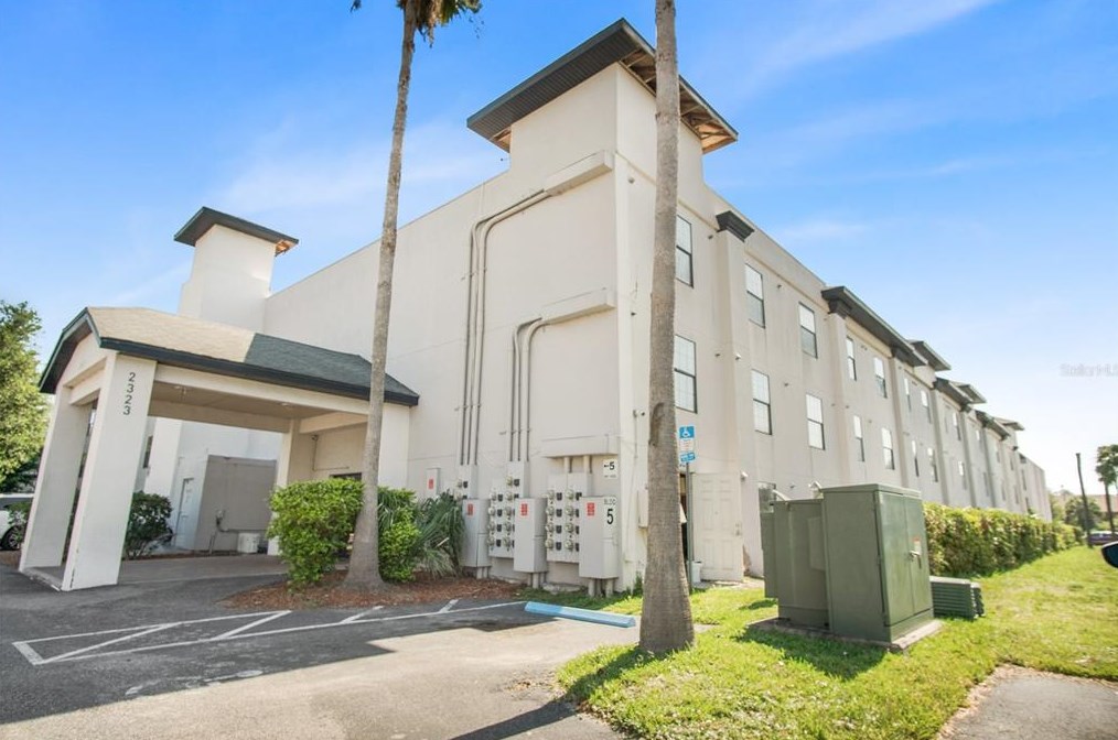 2323 Mccoy Rd, Orlando FL  32809-8142 exterior