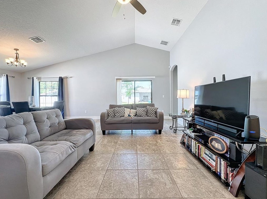 1144 Cambourne Dr, Kissimmee FL exterior