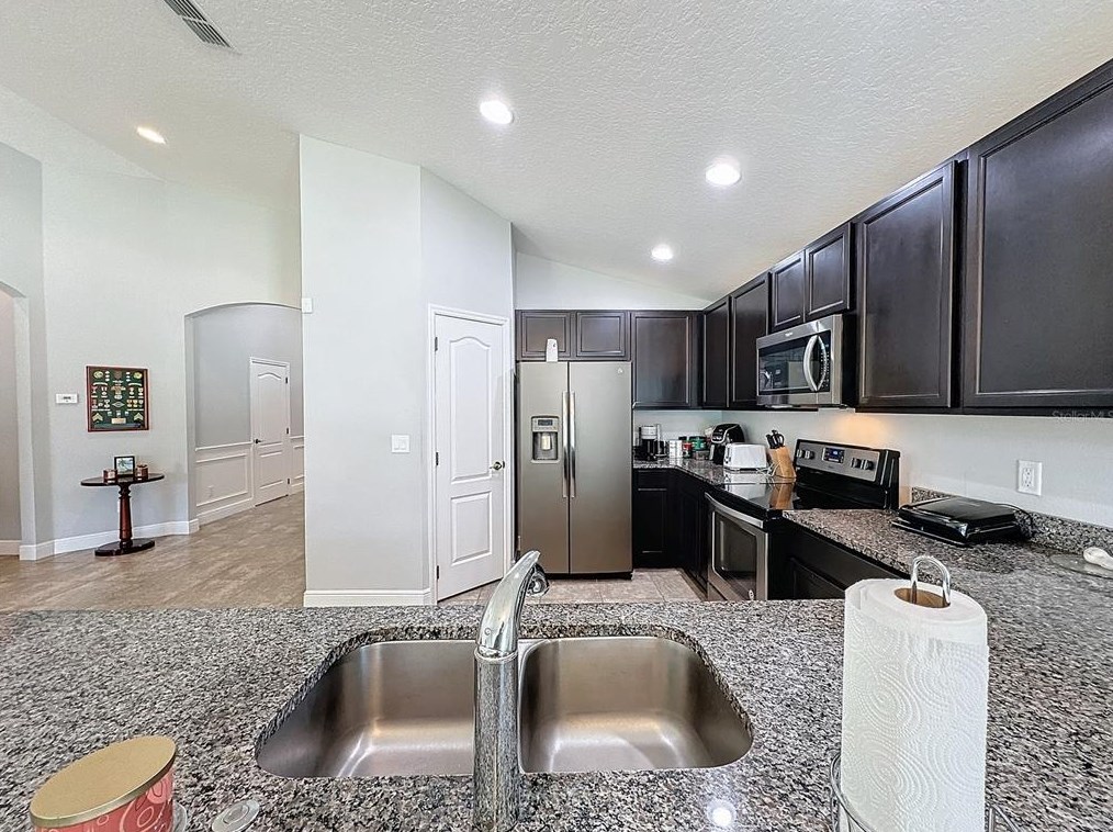 1144 Cambourne Dr, Kissimmee FL exterior