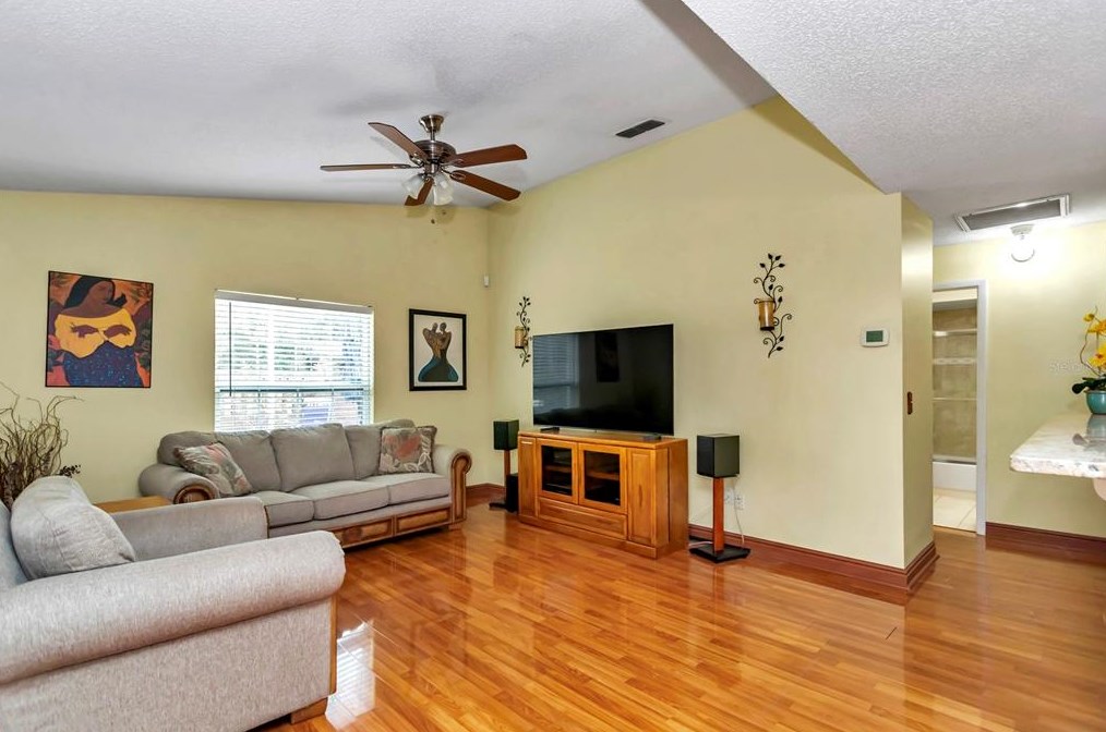 10103 Chesham Dr, Orlando FL  32817-3281 exterior