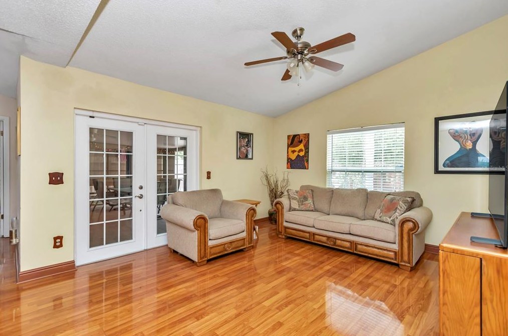 10103 Chesham Dr, Orlando FL  32817-3281 exterior