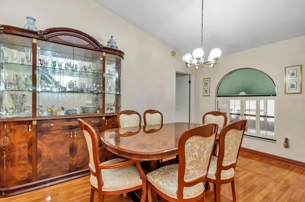 10103 Chesham Dr, Orlando FL  32817-3281 exterior