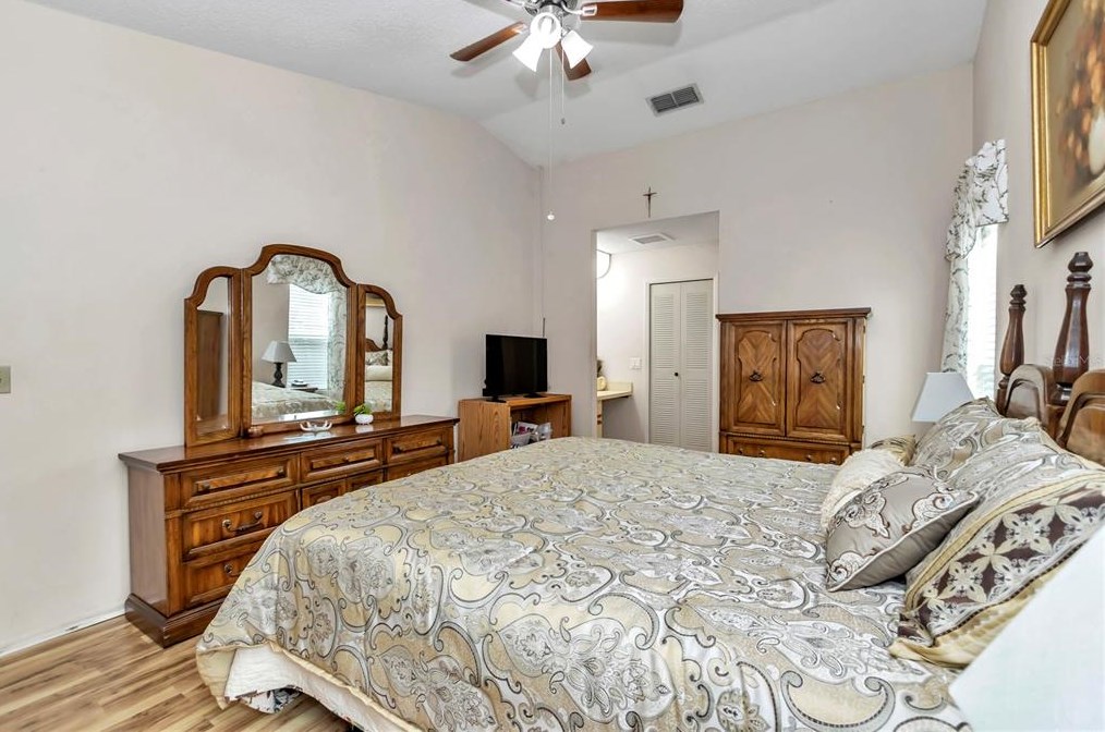 10103 Chesham Dr, Orlando FL  32817-3281 exterior