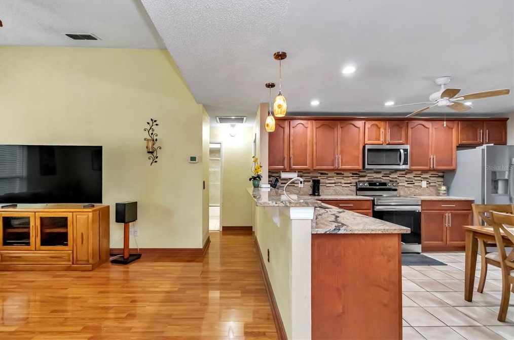 10103 Chesham Dr, Orlando FL  32817-3281 exterior