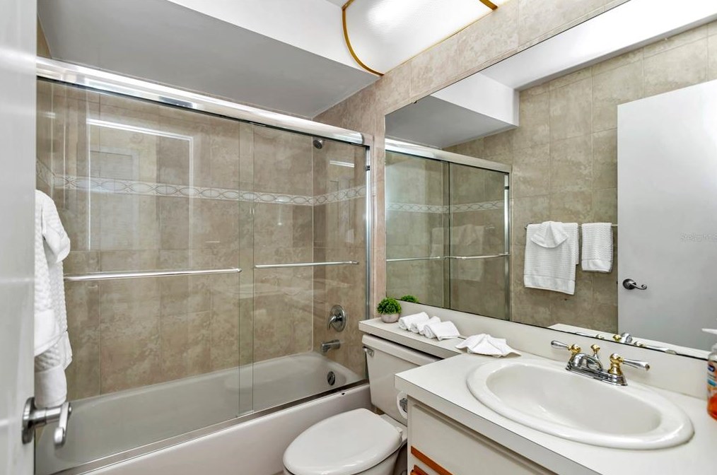 10103 Chesham Dr, Orlando FL  32817-3281 exterior