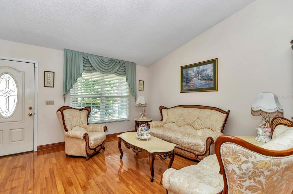 10103 Chesham Dr, Orlando FL  32817-3281 exterior