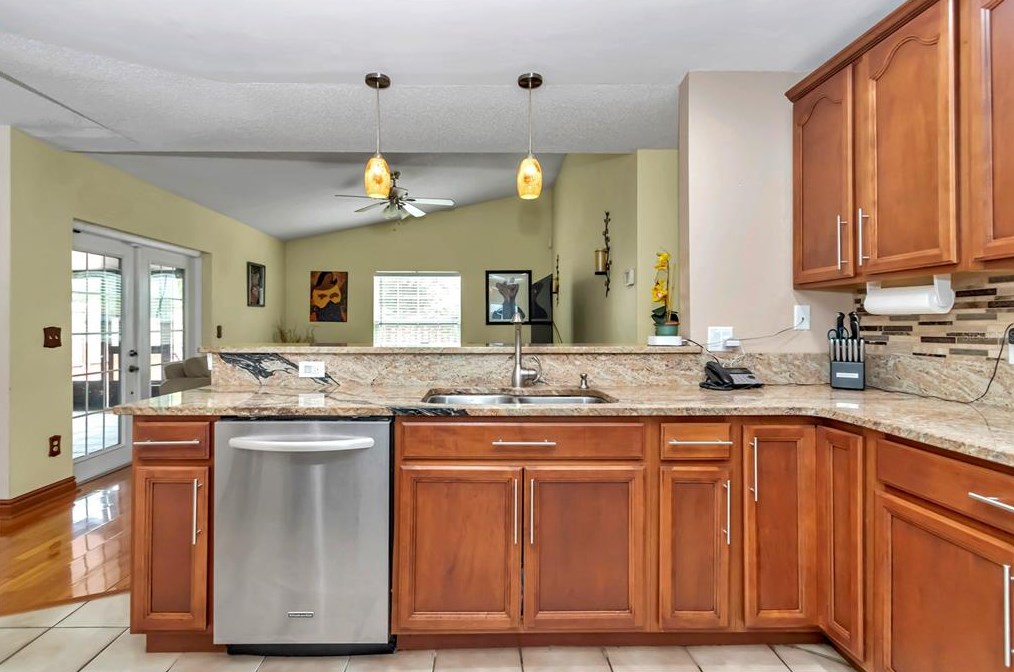 10103 Chesham Dr, Orlando FL  32817-3281 exterior