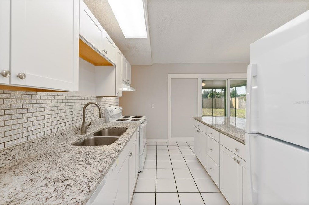 1043 Aaron Dr, Deltona FL  32725-7339 exterior