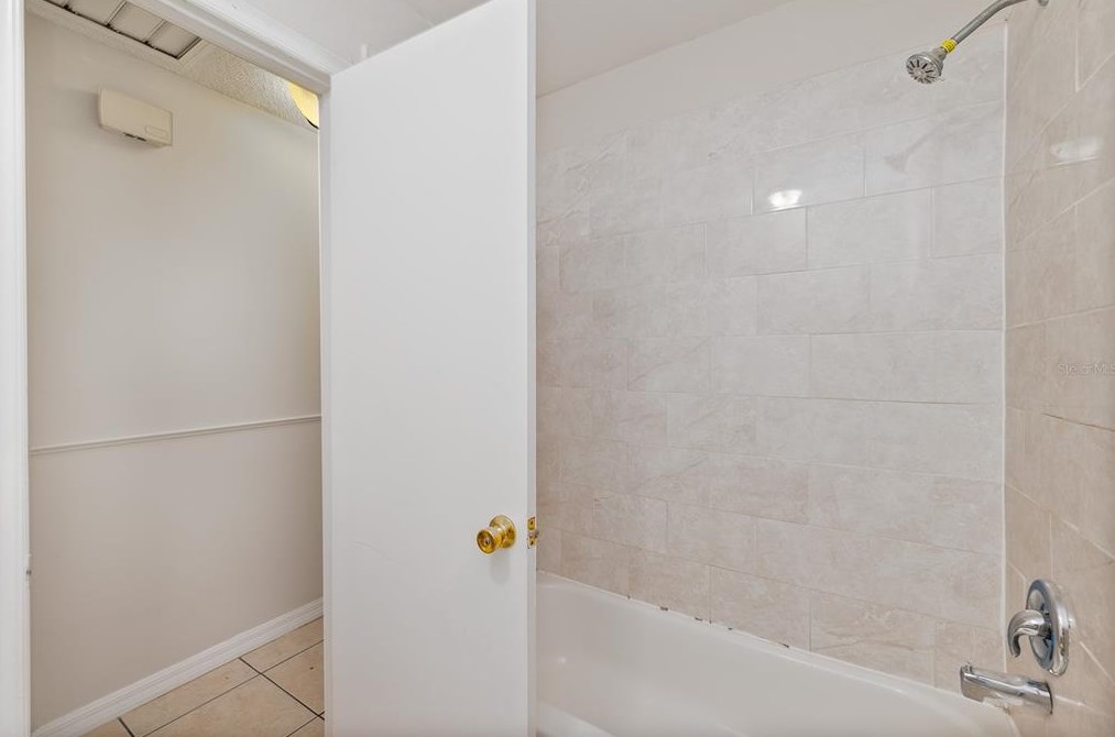 1043 Aaron Dr, Deltona FL  32725-7339 exterior