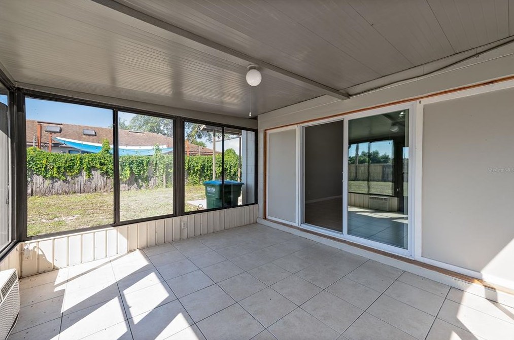 1043 Aaron Dr, Deltona FL  32725-7339 exterior