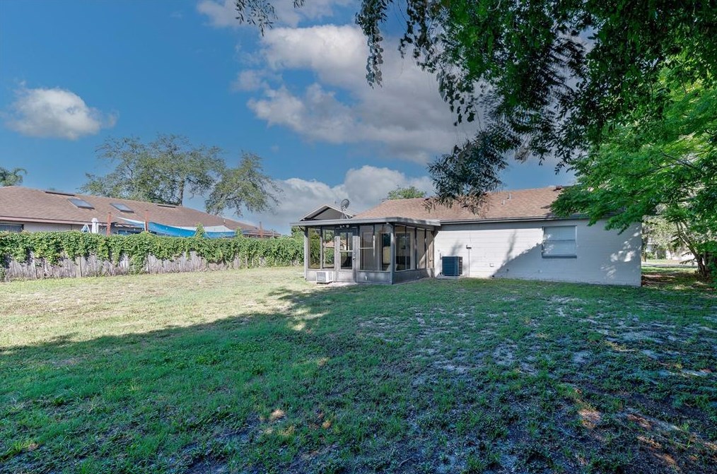 1043 Aaron Dr, Deltona FL  32725-7339 exterior