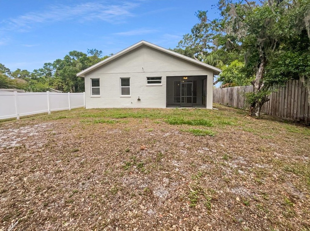 2950 Oriente Ave, Sarasota FL  exterior