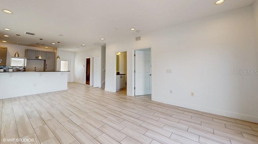 669 Lakeshore Pkwy, Davenport FL  33896-7861 exterior